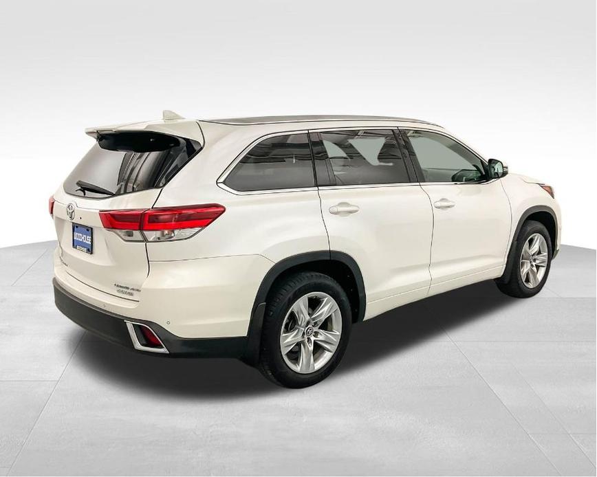 used 2018 Toyota Highlander car, priced at $26,194