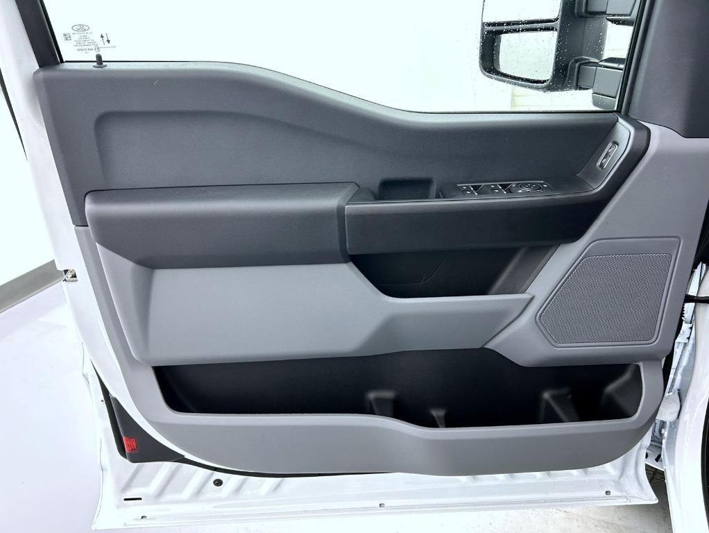 new 2025 Ford F-350 car, priced at $49,944