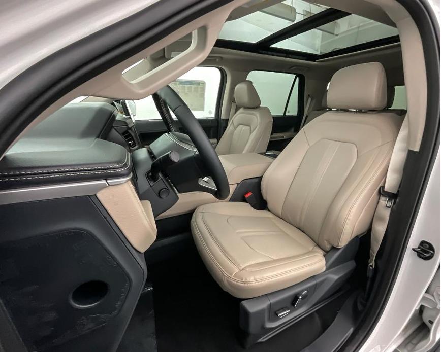 new 2024 Ford Expedition car, priced at $72,694