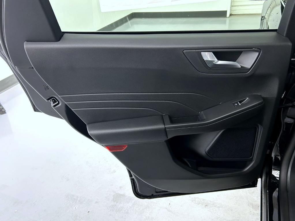 new 2025 Ford Escape car, priced at $31,552