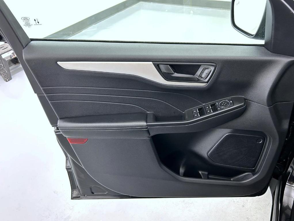 used 2022 Ford Escape car, priced at $25,621