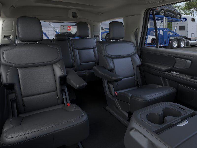 new 2025 Ford Expedition car, priced at $78,947