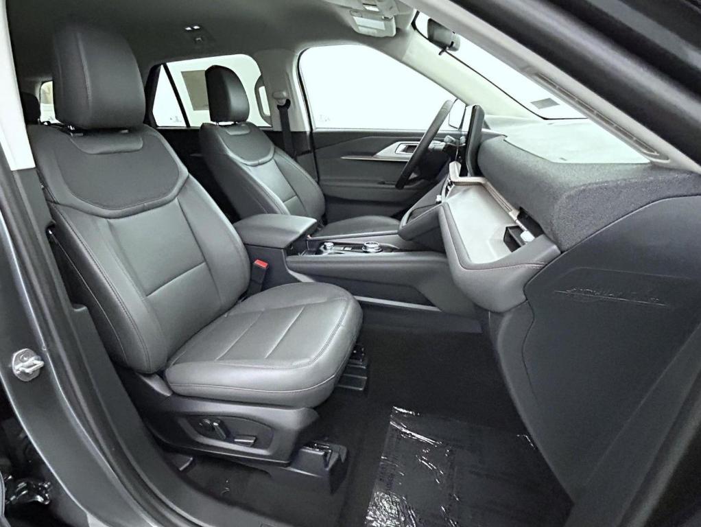 new 2025 Ford Explorer car, priced at $43,984