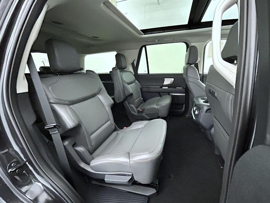 new 2025 Ford Expedition car, priced at $67,718