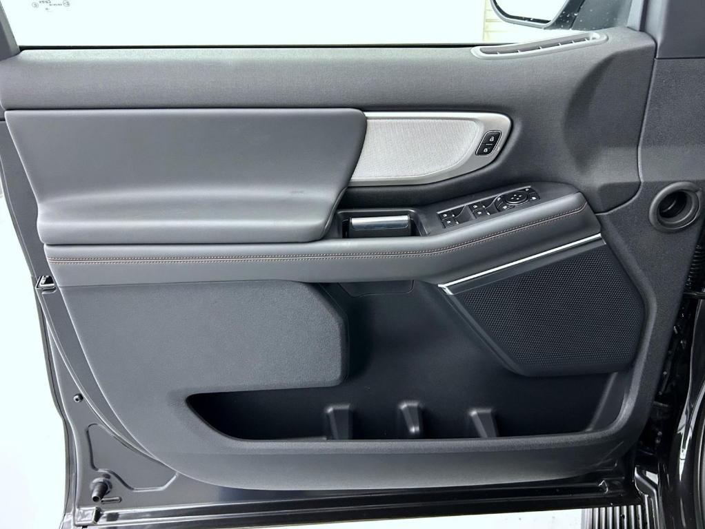 new 2025 Ford Expedition car, priced at $67,718