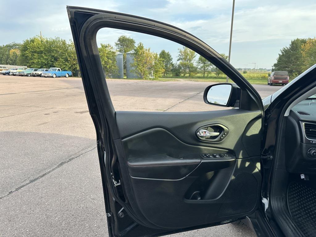 used 2022 Jeep Cherokee car, priced at $27,952