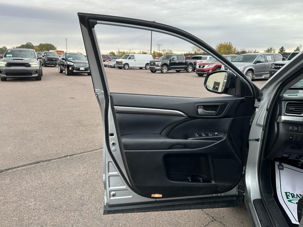 used 2019 Toyota Highlander car, priced at $22,750