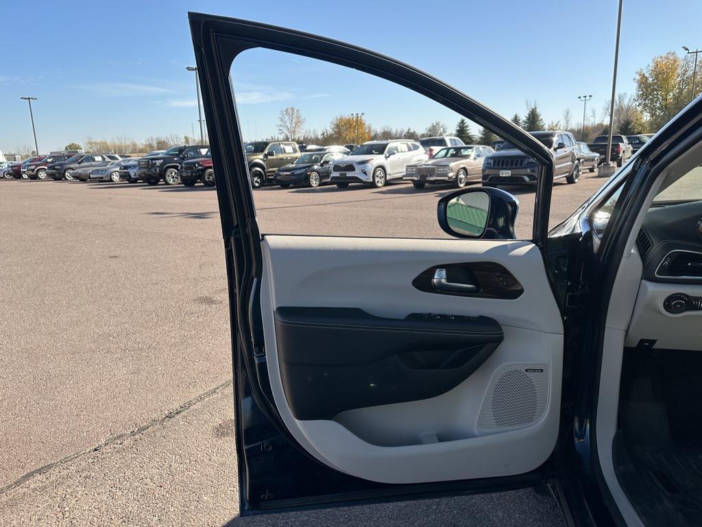 used 2021 Chrysler Pacifica car, priced at $36,807