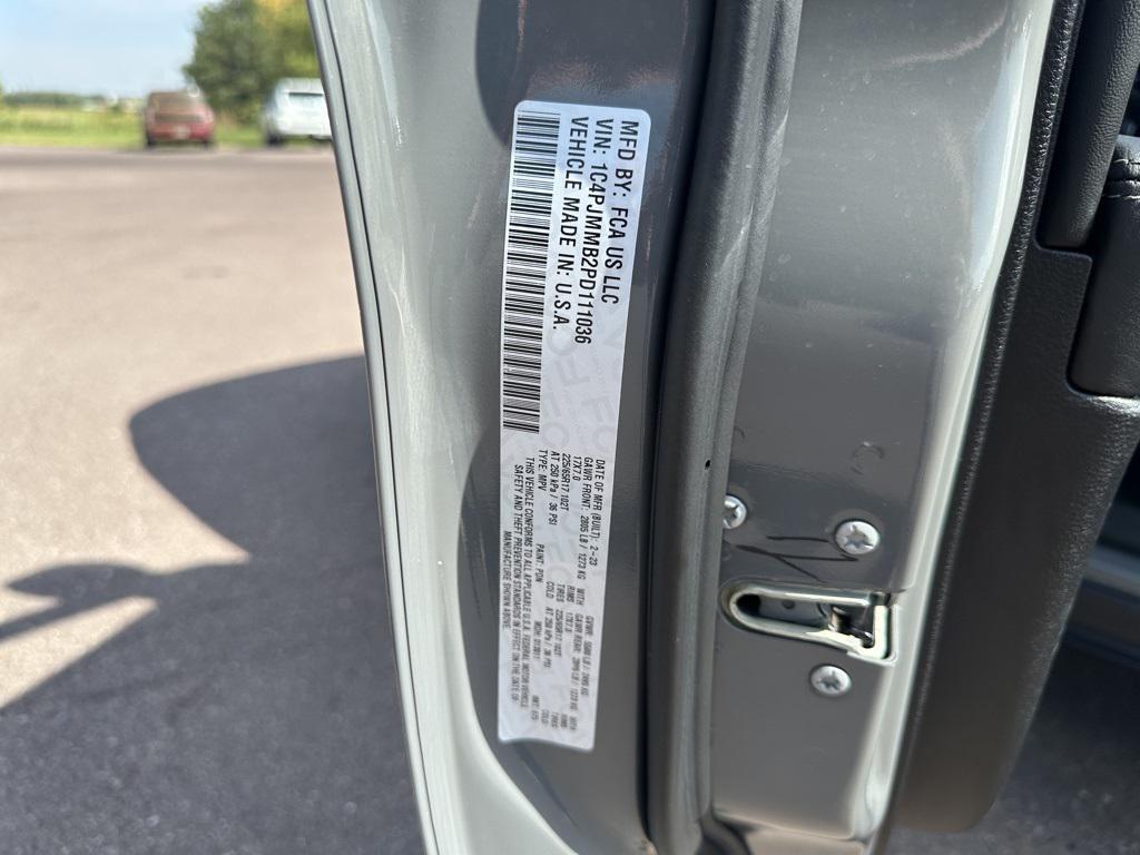 used 2023 Jeep Cherokee car, priced at $23,949