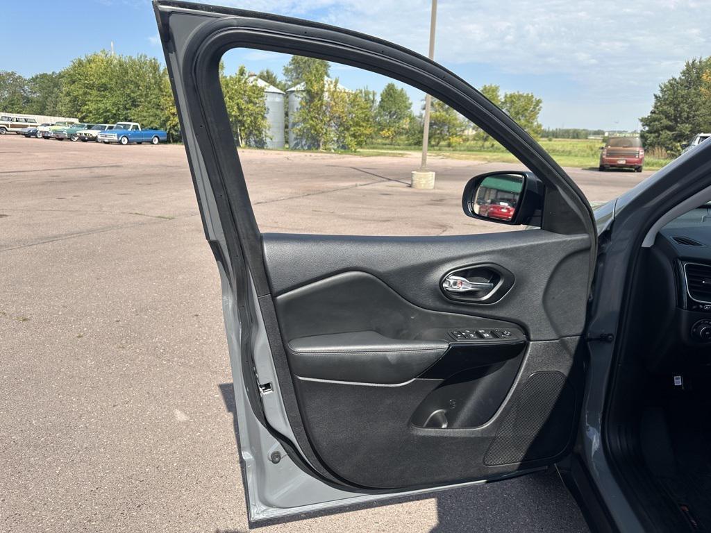 used 2023 Jeep Cherokee car, priced at $23,949