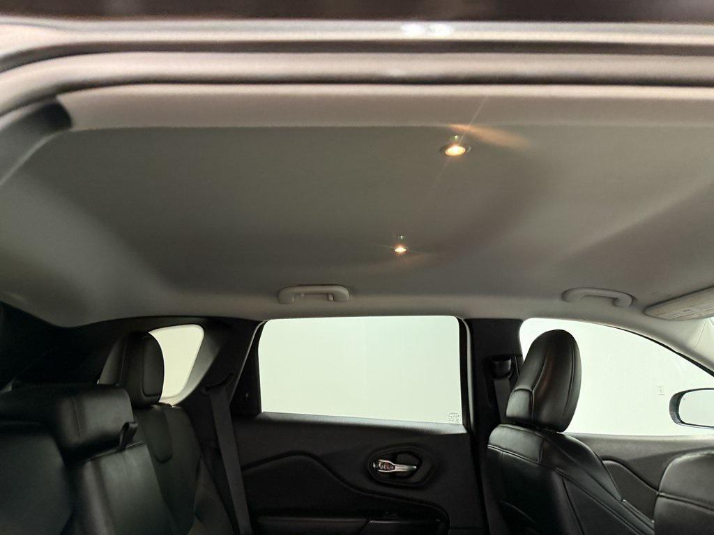 used 2022 Jeep Cherokee car, priced at $25,612
