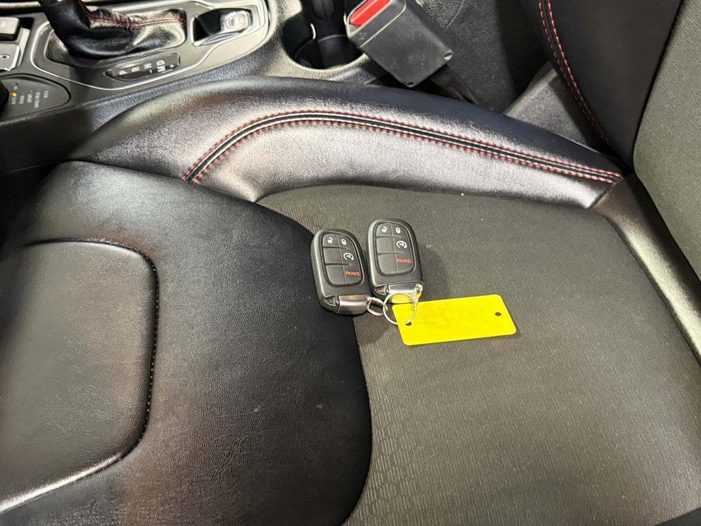 used 2022 Jeep Cherokee car, priced at $25,612