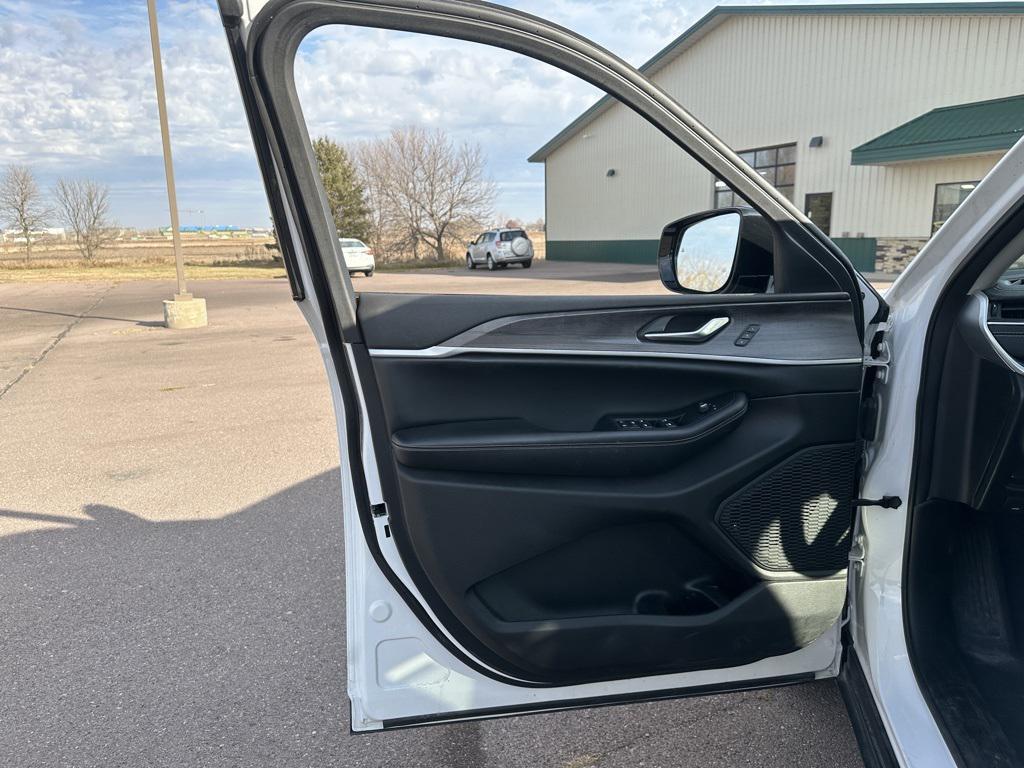 used 2023 Jeep Grand Cherokee car, priced at $30,520