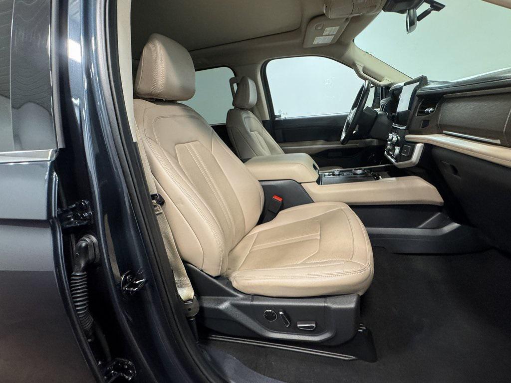 used 2024 Ford Expedition car, priced at $48,929