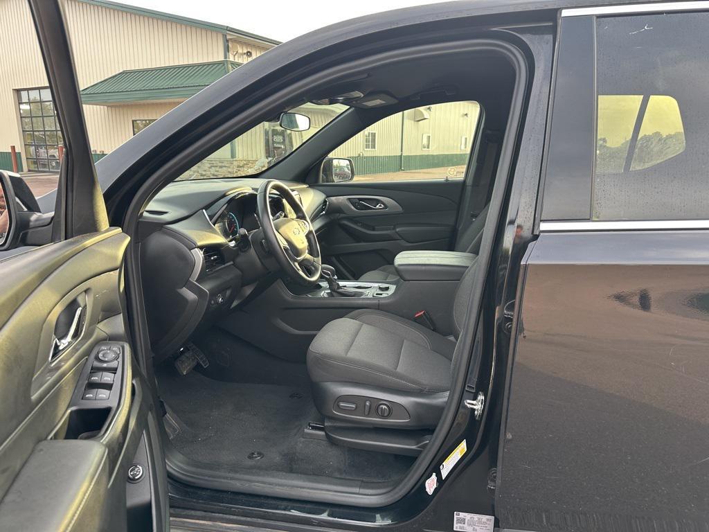 used 2023 Chevrolet Traverse car, priced at $29,989
