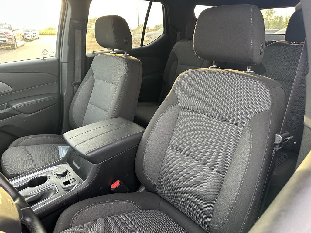 used 2023 Chevrolet Traverse car, priced at $29,989
