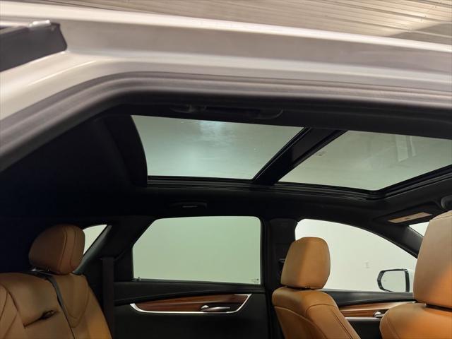 used 2022 Cadillac XT5 car, priced at $31,989