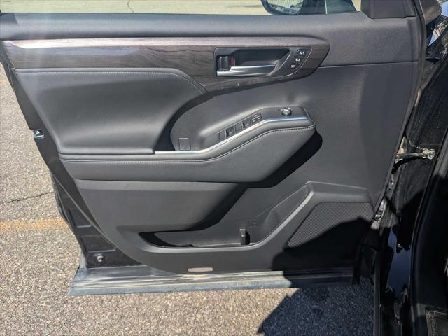 used 2023 Toyota Highlander car, priced at $49,135