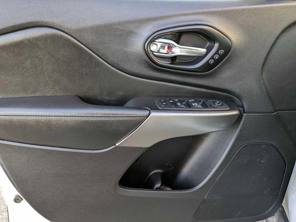 used 2021 Jeep Cherokee car, priced at $19,995