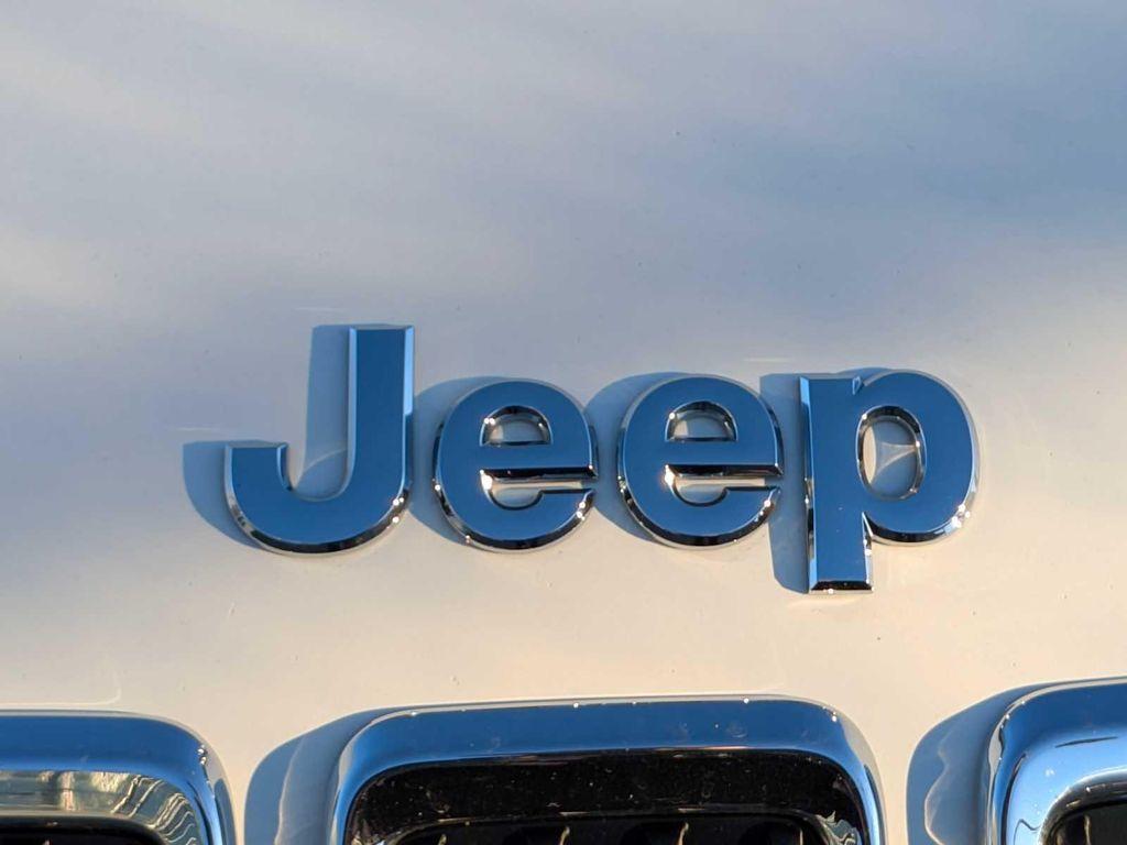 used 2021 Jeep Cherokee car, priced at $19,995