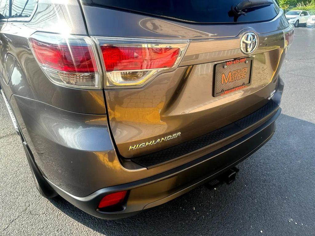 used 2015 Toyota Highlander car, priced at $16,789