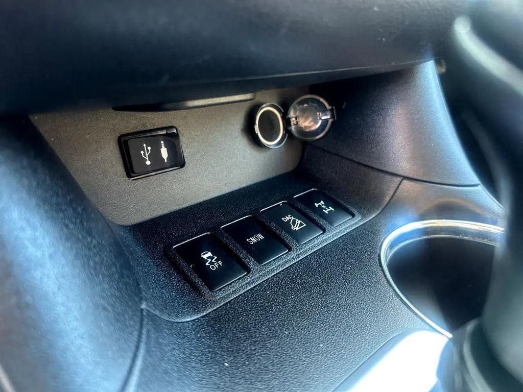 used 2015 Toyota Highlander car, priced at $16,789