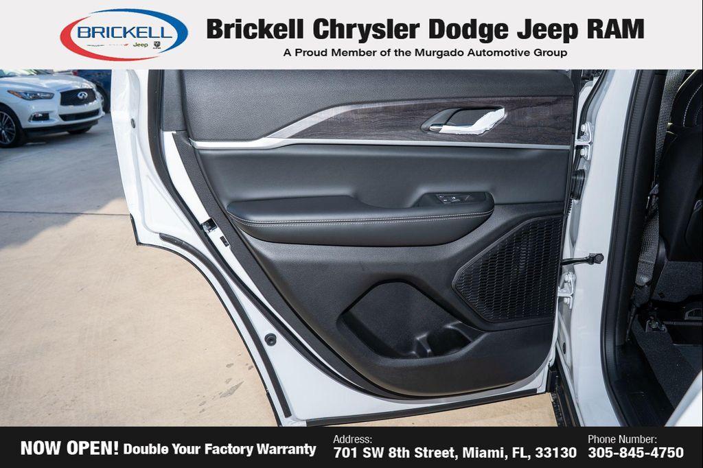 new 2025 Jeep Grand Cherokee car, priced at $43,784