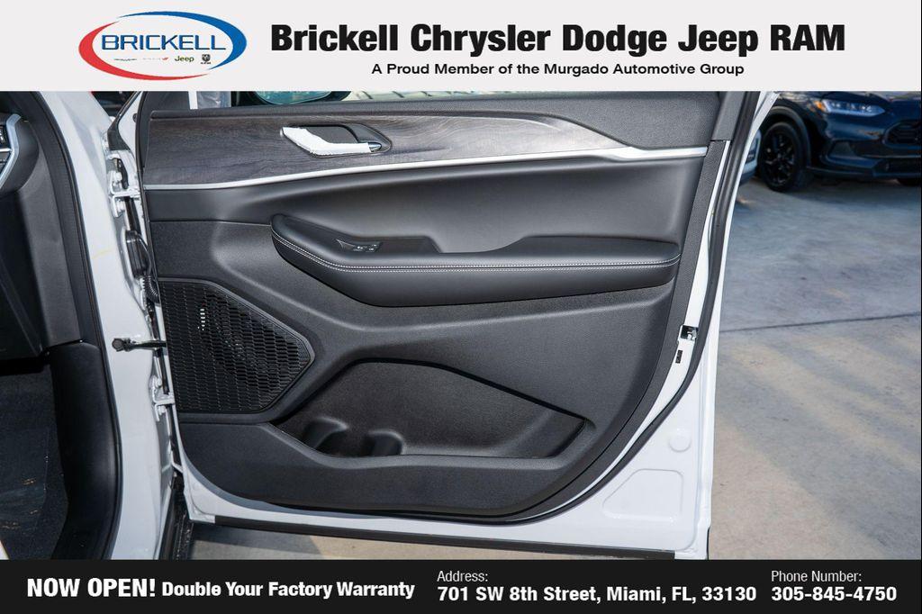 new 2025 Jeep Grand Cherokee car, priced at $43,784