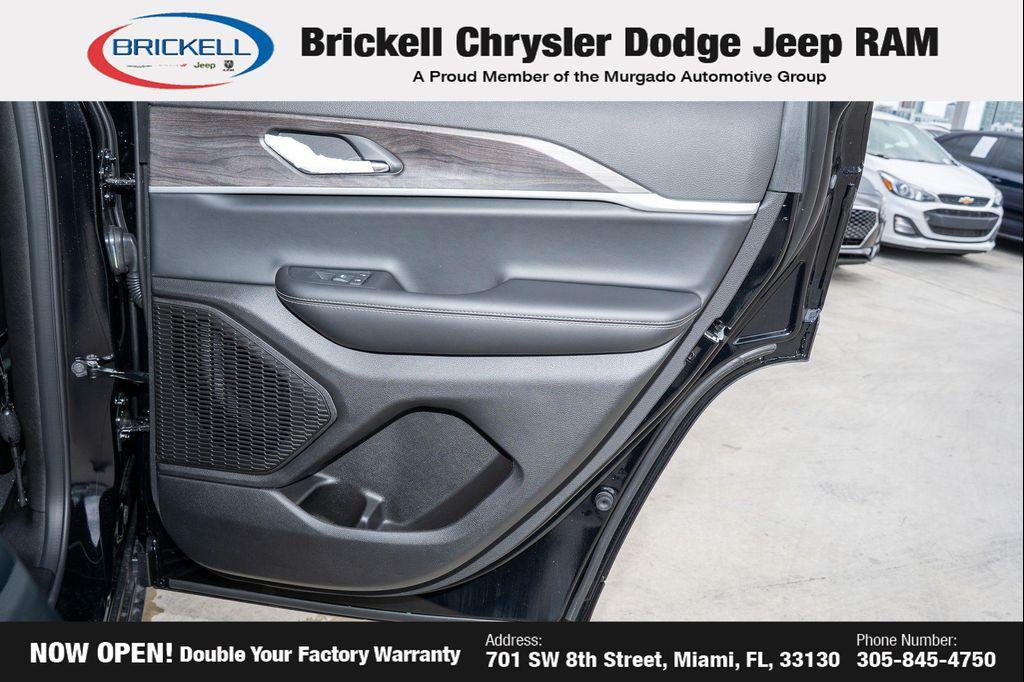 new 2025 Jeep Grand Cherokee car, priced at $42,631