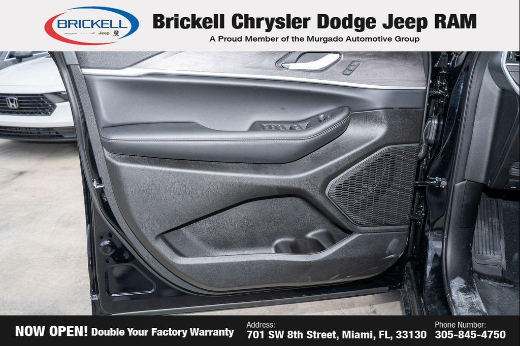 new 2025 Jeep Grand Cherokee car, priced at $42,631