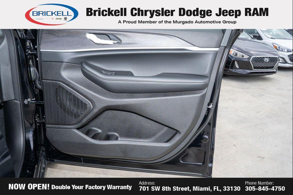 new 2025 Jeep Grand Cherokee car, priced at $42,631