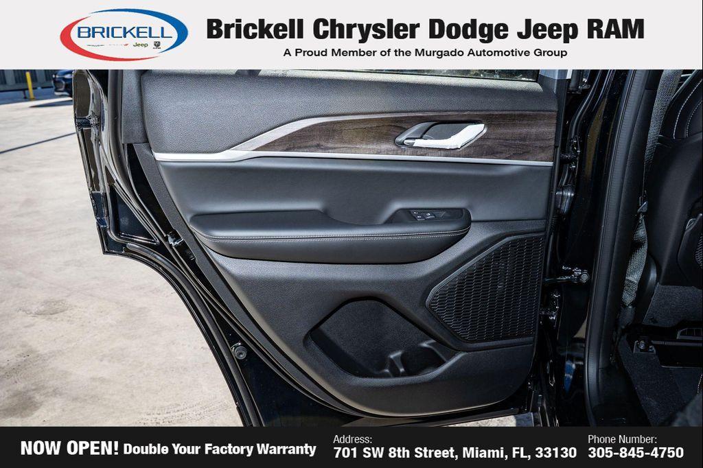 new 2025 Jeep Grand Cherokee car, priced at $41,681