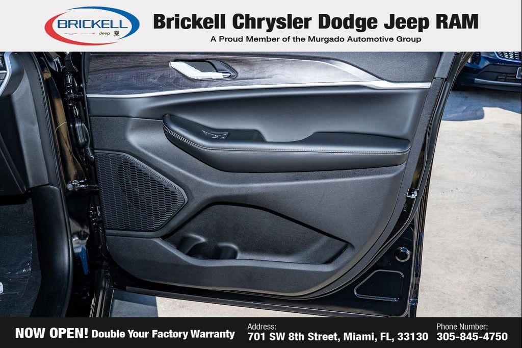 new 2025 Jeep Grand Cherokee car, priced at $41,681