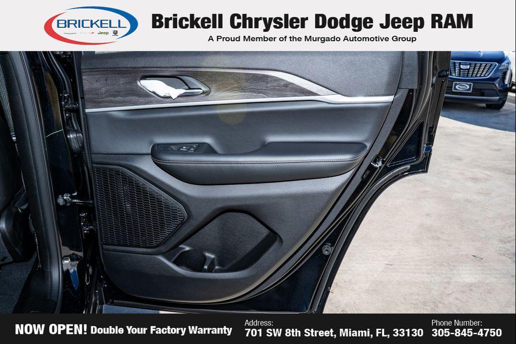 new 2025 Jeep Grand Cherokee car, priced at $41,681