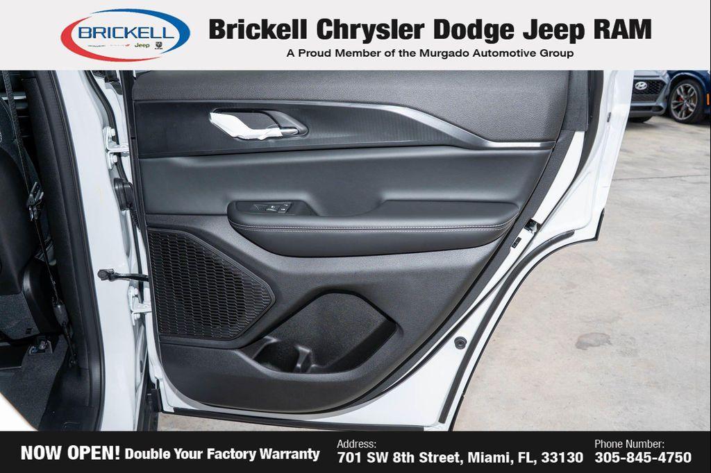 new 2025 Jeep Grand Cherokee car, priced at $33,910