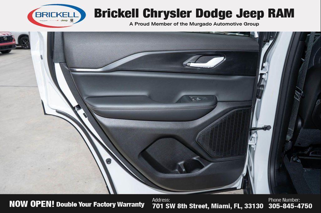 new 2025 Jeep Grand Cherokee car, priced at $33,910