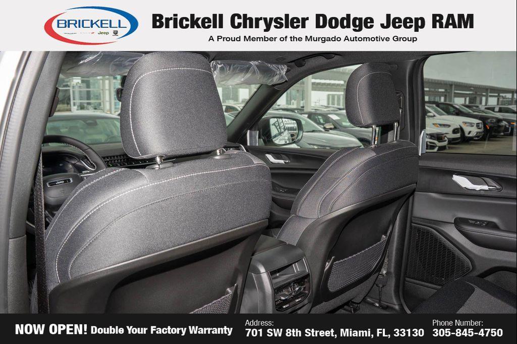 new 2025 Jeep Grand Cherokee car, priced at $33,910