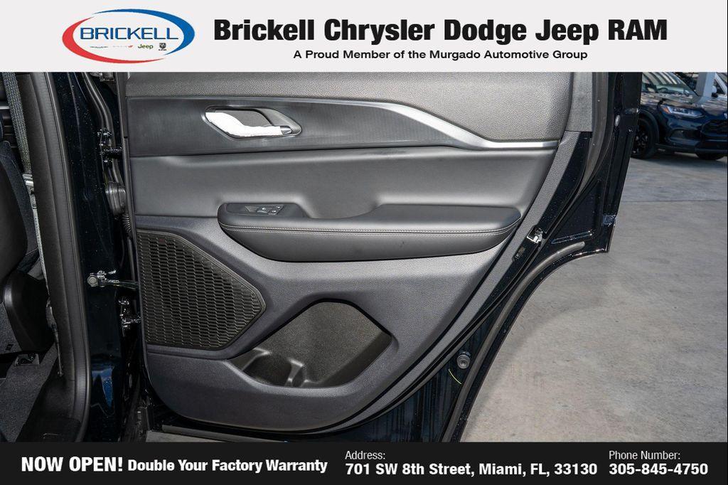 new 2025 Jeep Grand Cherokee car, priced at $32,029