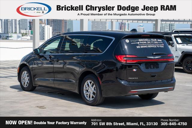 new 2025 Chrysler Pacifica car, priced at $37,428