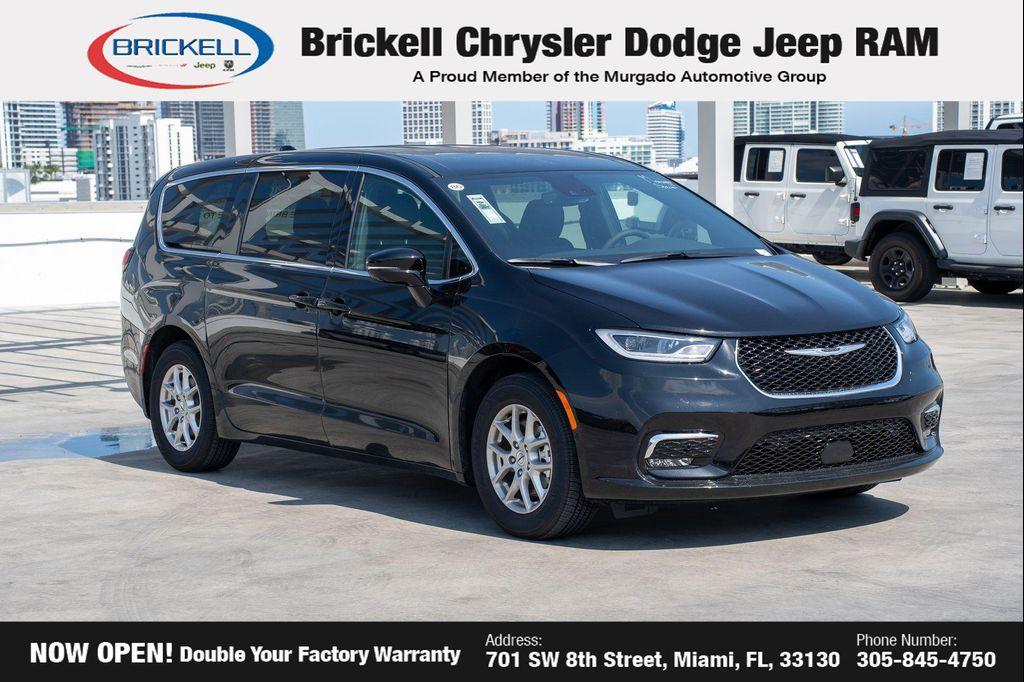 new 2025 Chrysler Pacifica car, priced at $37,928