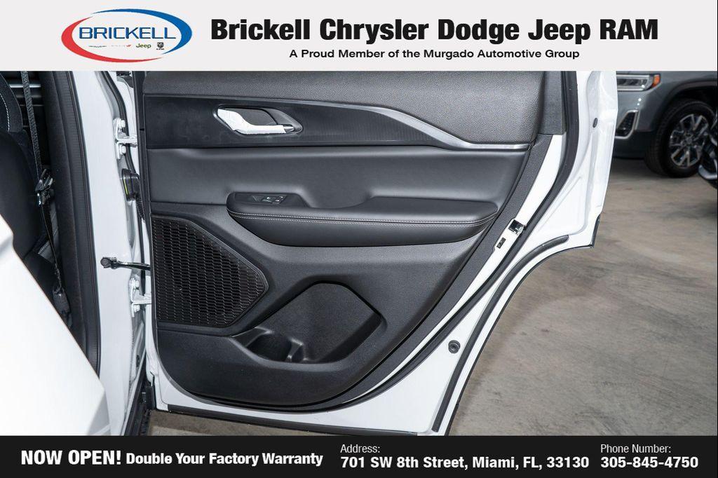 new 2025 Jeep Grand Cherokee car, priced at $35,910