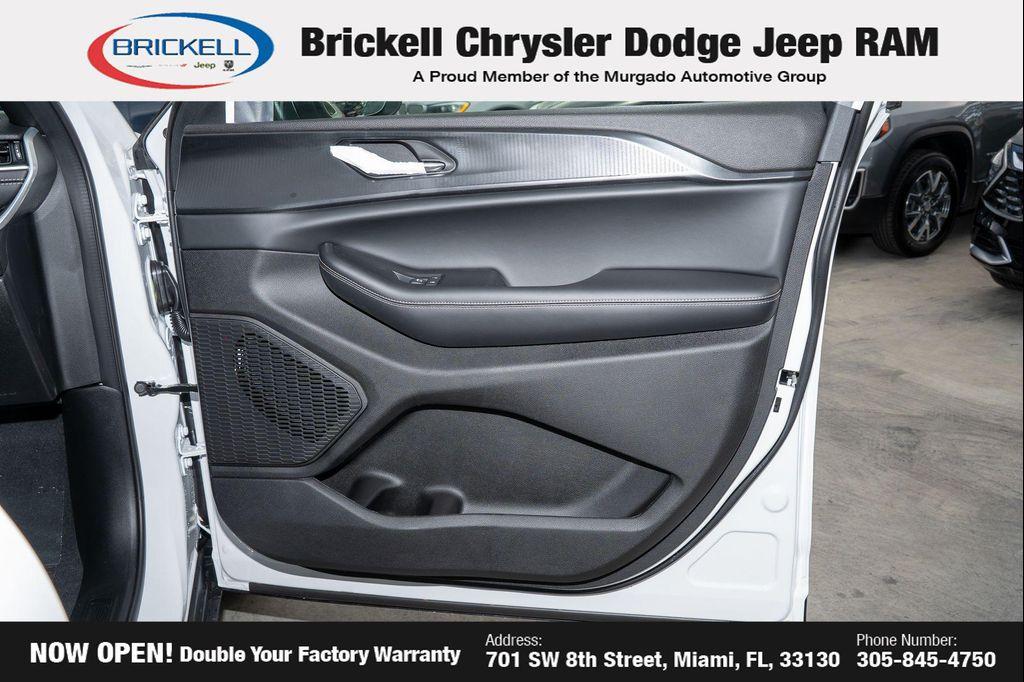 new 2025 Jeep Grand Cherokee car, priced at $35,910