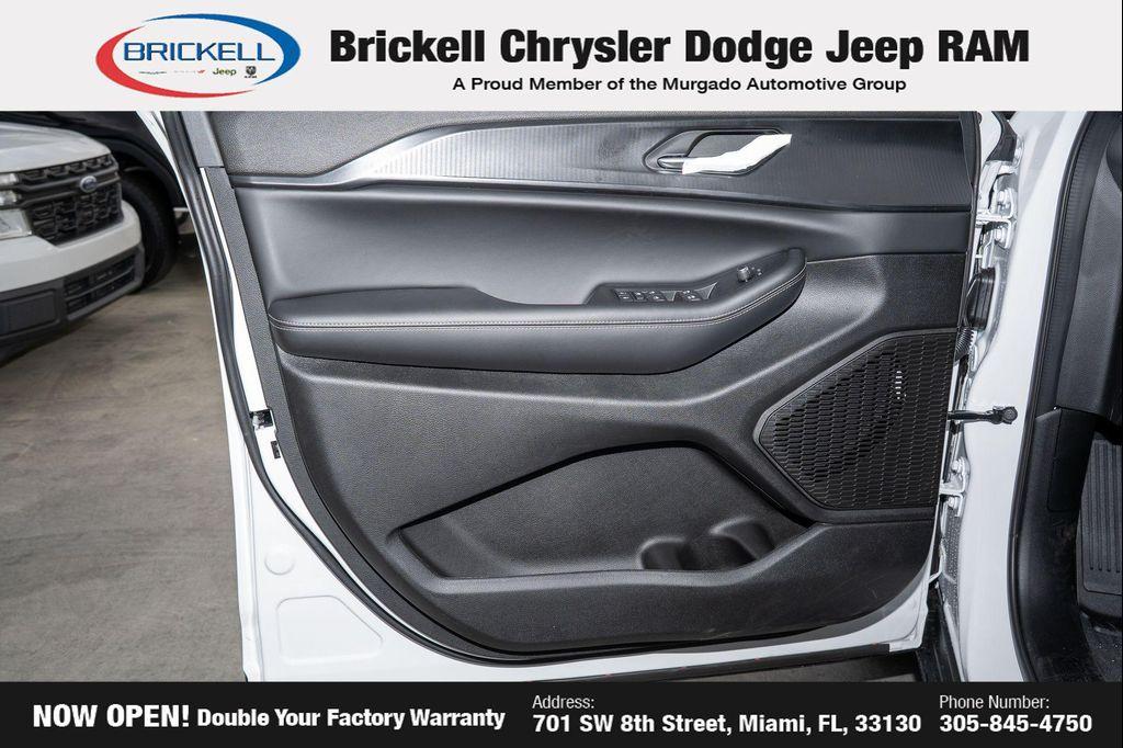 new 2025 Jeep Grand Cherokee car, priced at $35,910