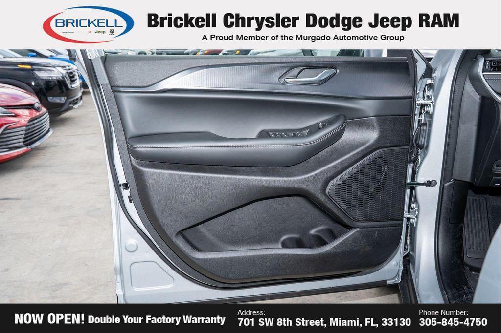 new 2025 Jeep Grand Cherokee car, priced at $36,790