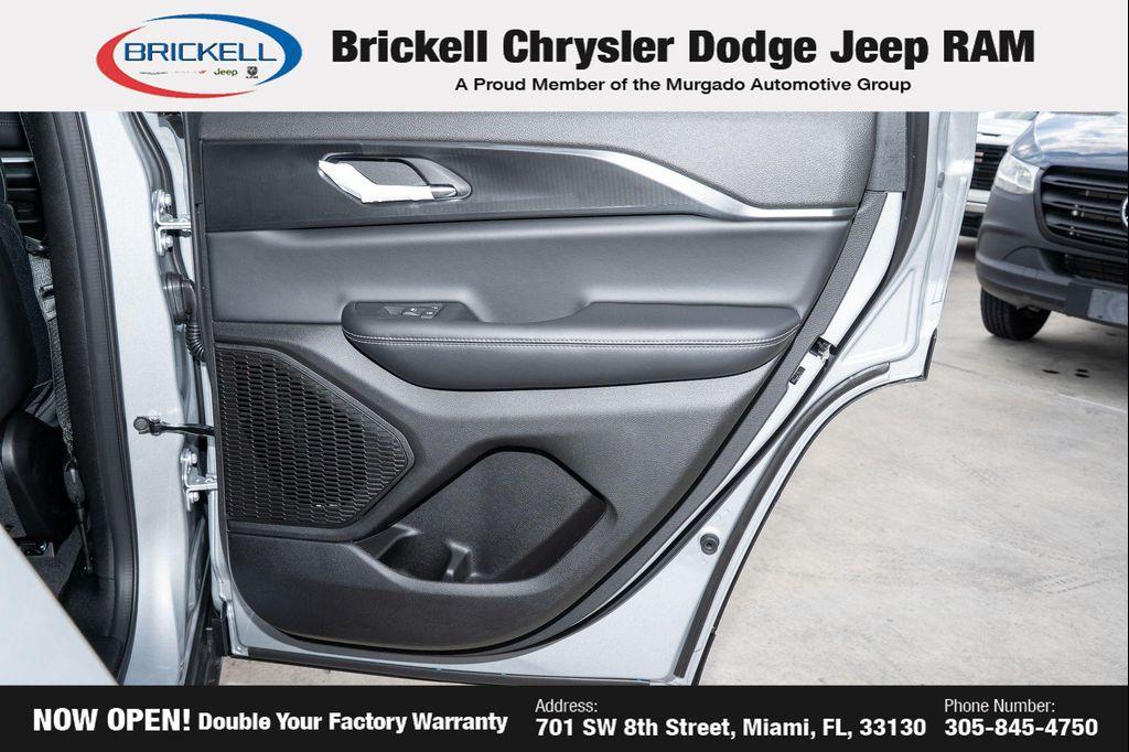 new 2025 Jeep Grand Cherokee car, priced at $36,790