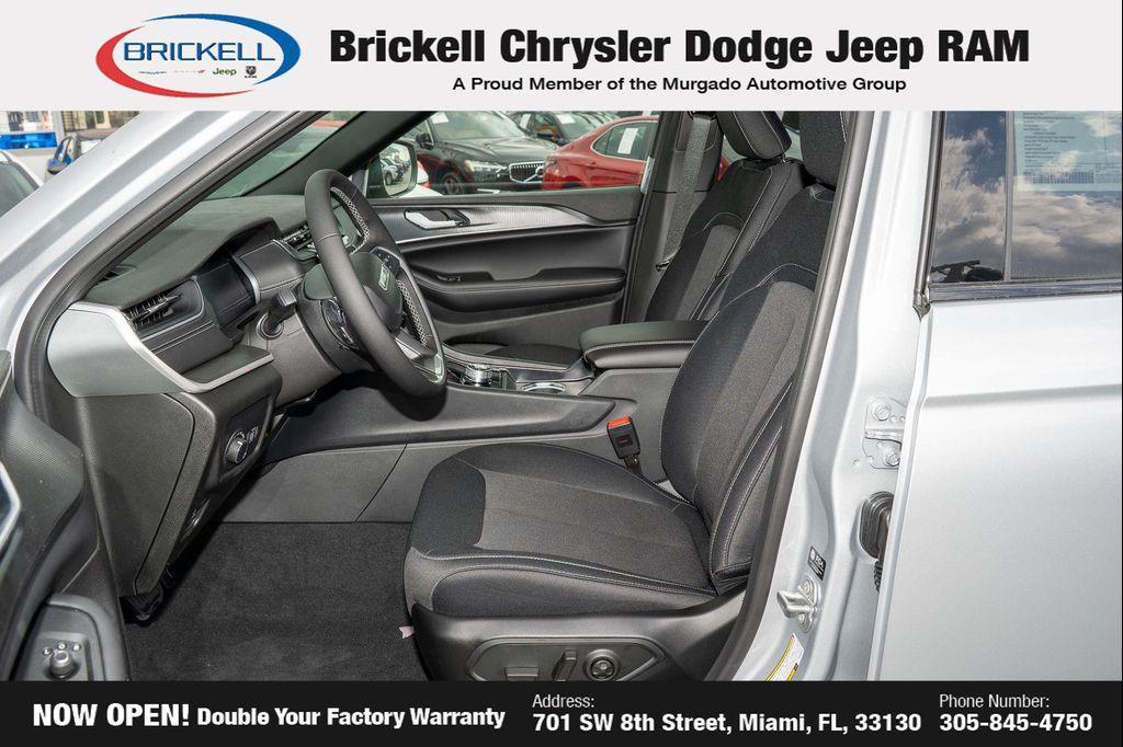 new 2025 Jeep Grand Cherokee car, priced at $36,790