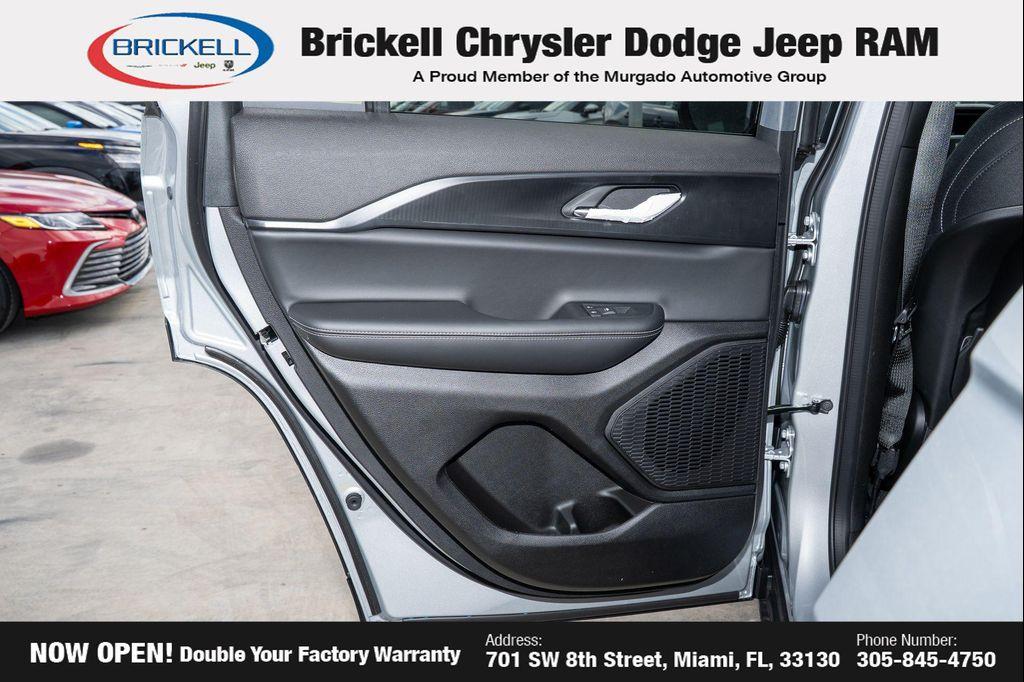 new 2025 Jeep Grand Cherokee car, priced at $36,790