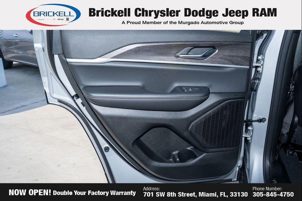 new 2025 Jeep Grand Cherokee car, priced at $35,282