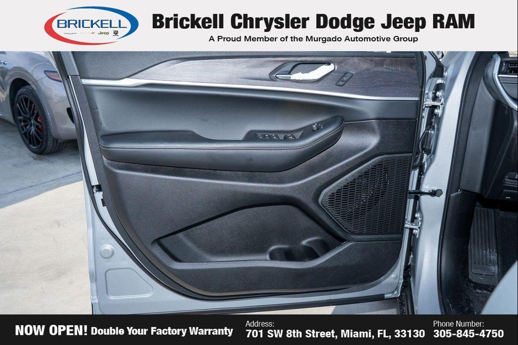 new 2025 Jeep Grand Cherokee car, priced at $35,282