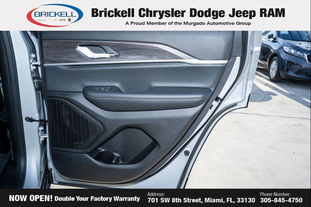 new 2025 Jeep Grand Cherokee car, priced at $35,282